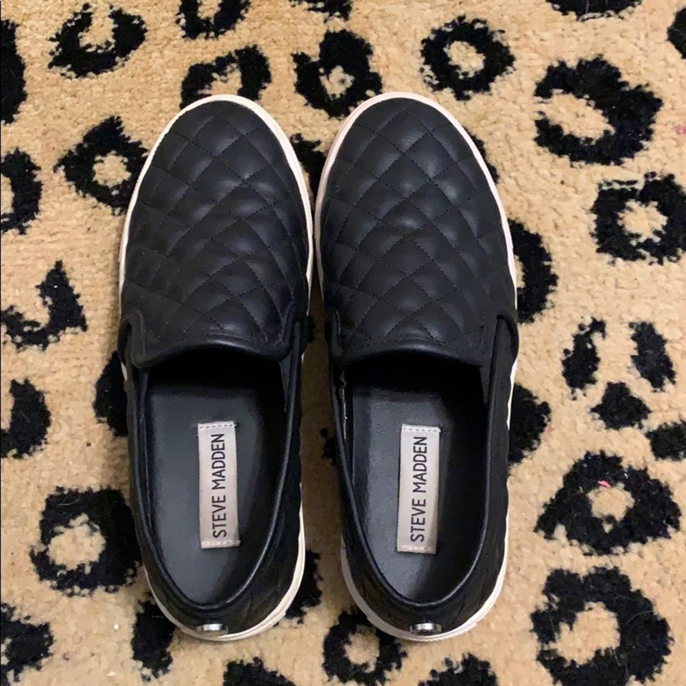 Steve Madden black tufted leather slip-one.